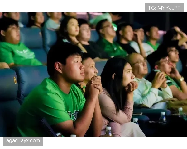中超球迷文化新风尚:热情助威与理性观赛并存,赛场氛围再升级 中超球迷文化新风尚:热情助威与理性观赛并存,赛场氛围再升级